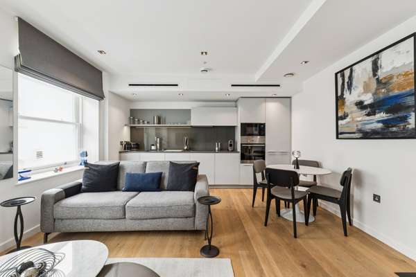 Flat Essex Street in City of Westminster
