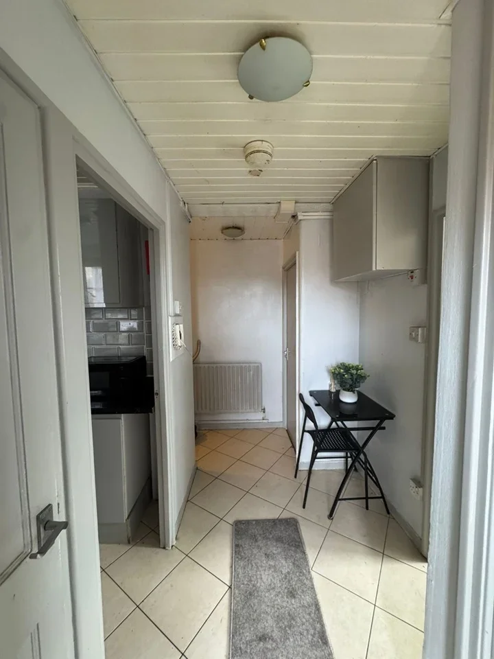 Room Chicksand Street in Greater London