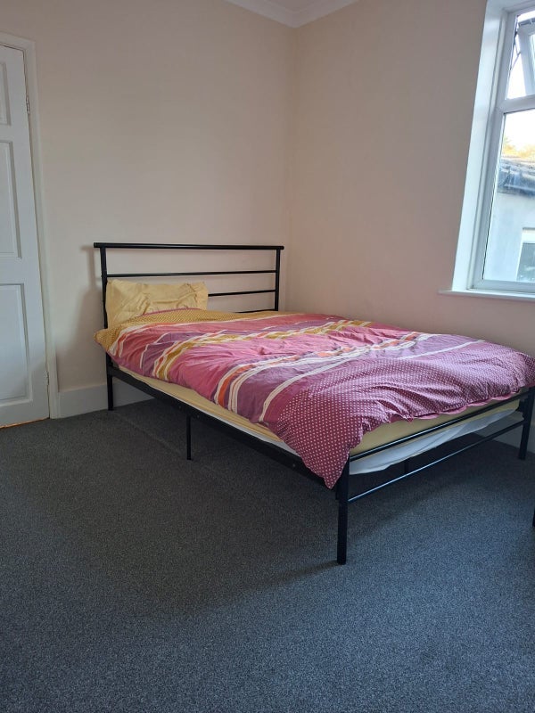 Room Homesdale Road in Greater London