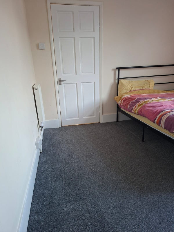 Room Homesdale Road in Greater London