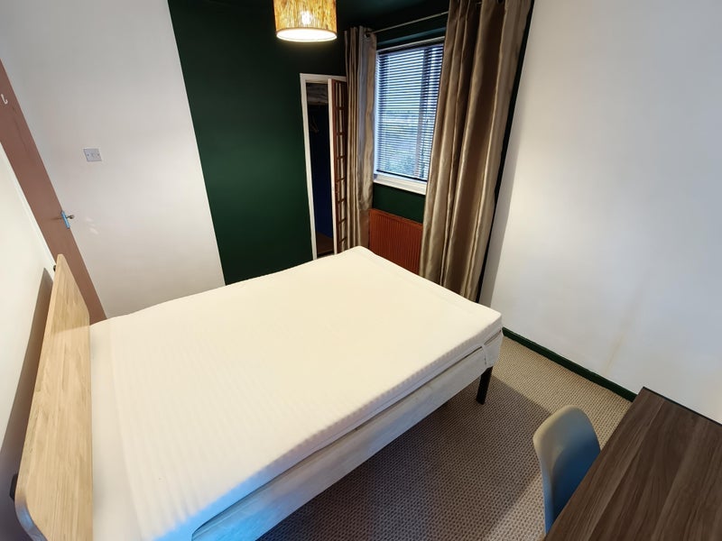 Room Oakthorpe Drive in Metropolitan Borough of Solihull