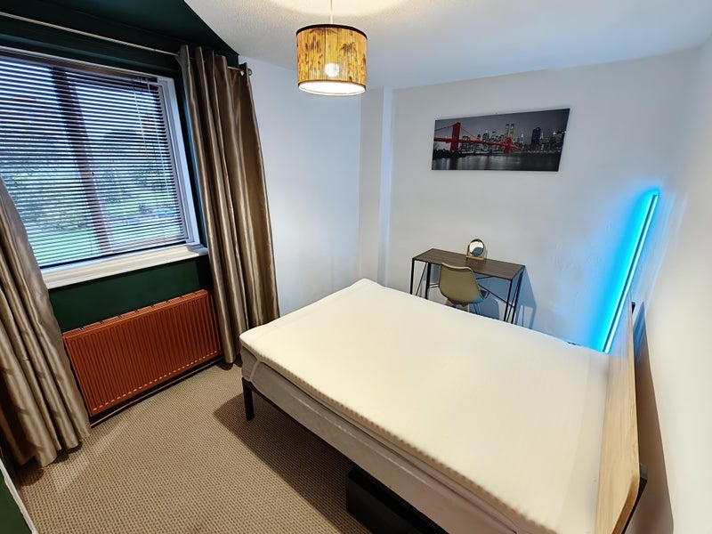 Room Oakthorpe Drive in Metropolitan Borough of Solihull