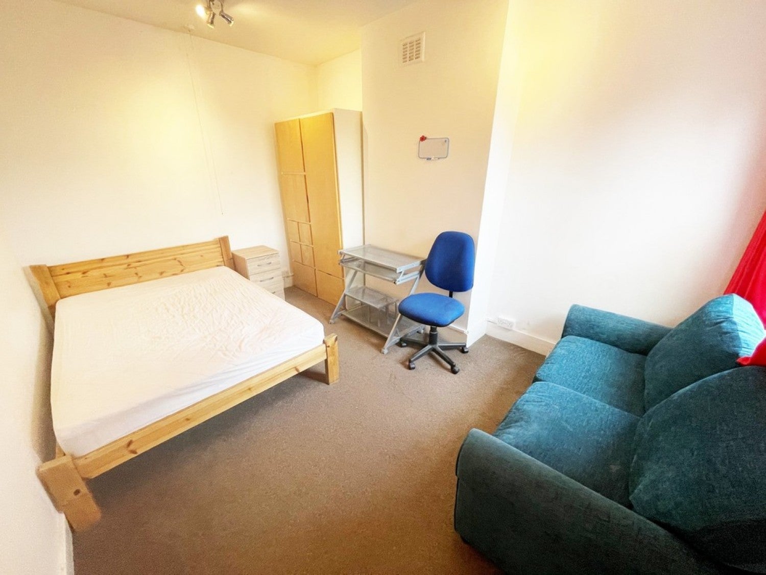 Room Whitley Street in Reading
