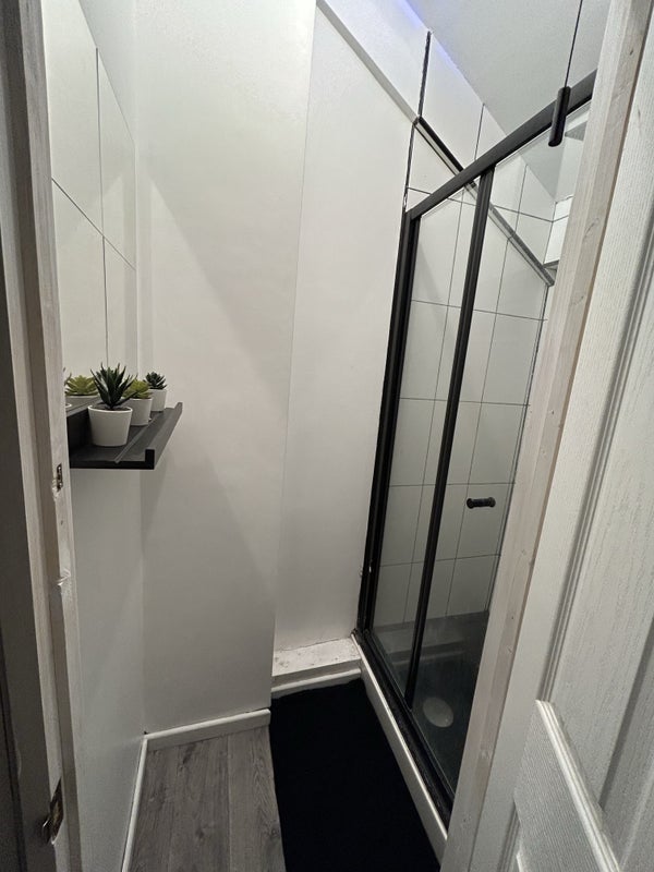 Room Samuel Road in Basildon