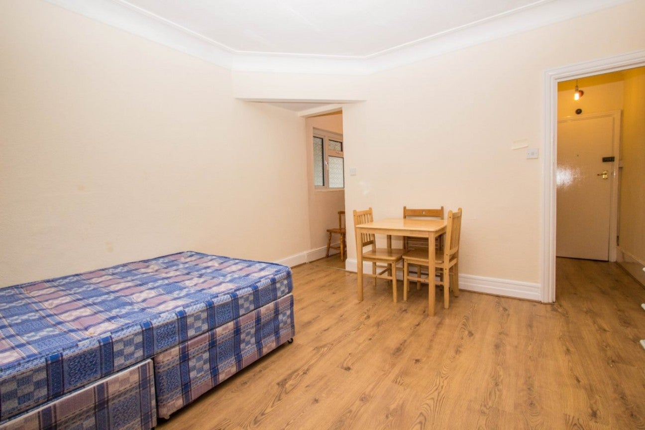 Flat Finchley Road in Greater London