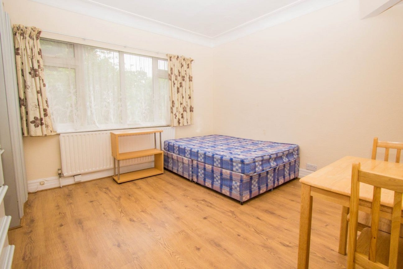 Flat Finchley Road in Greater London