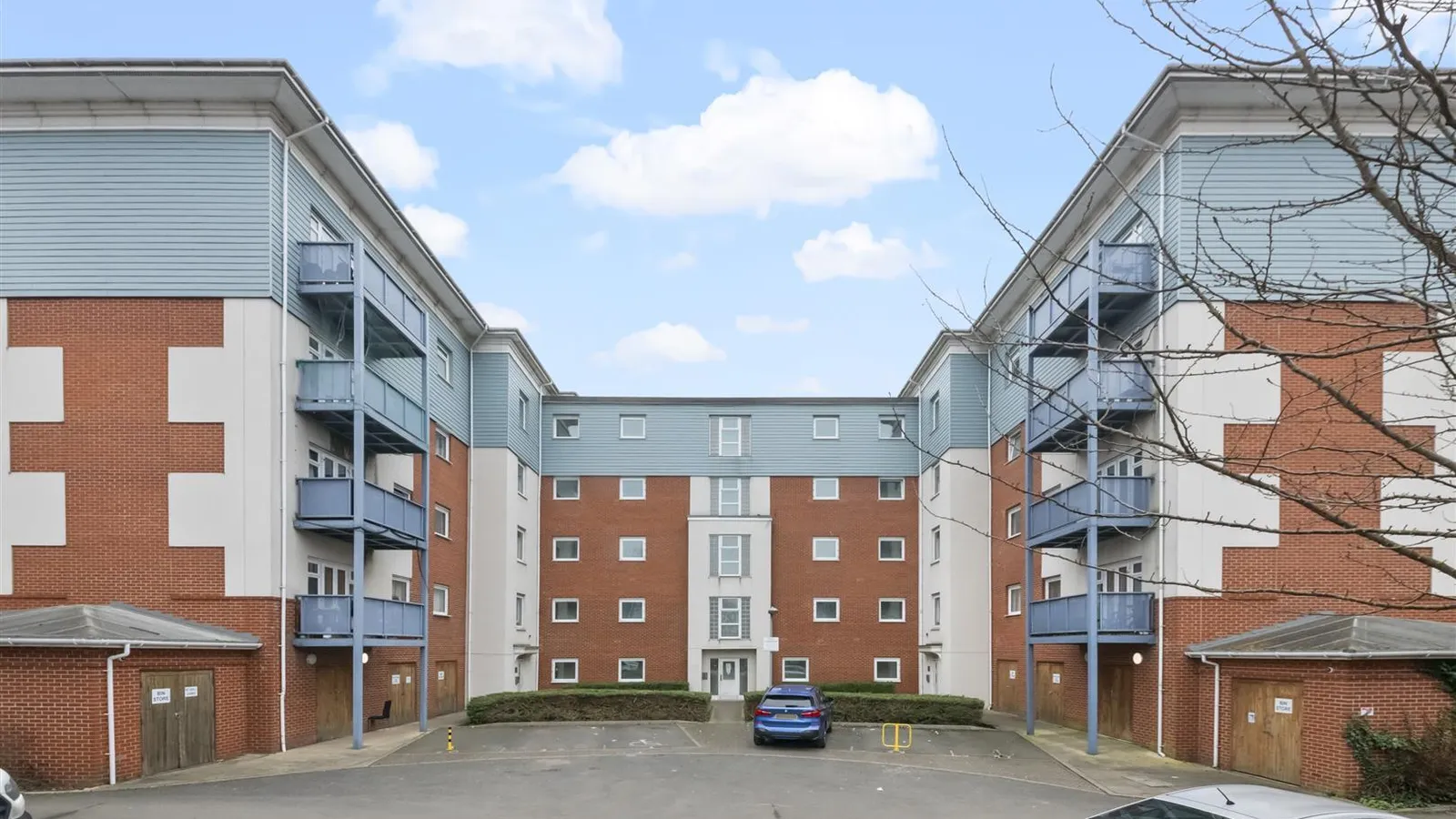 Flat Woodthorpe Drive in Carlton