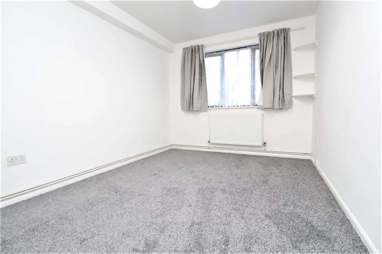 Flat Chase Road in Greater London