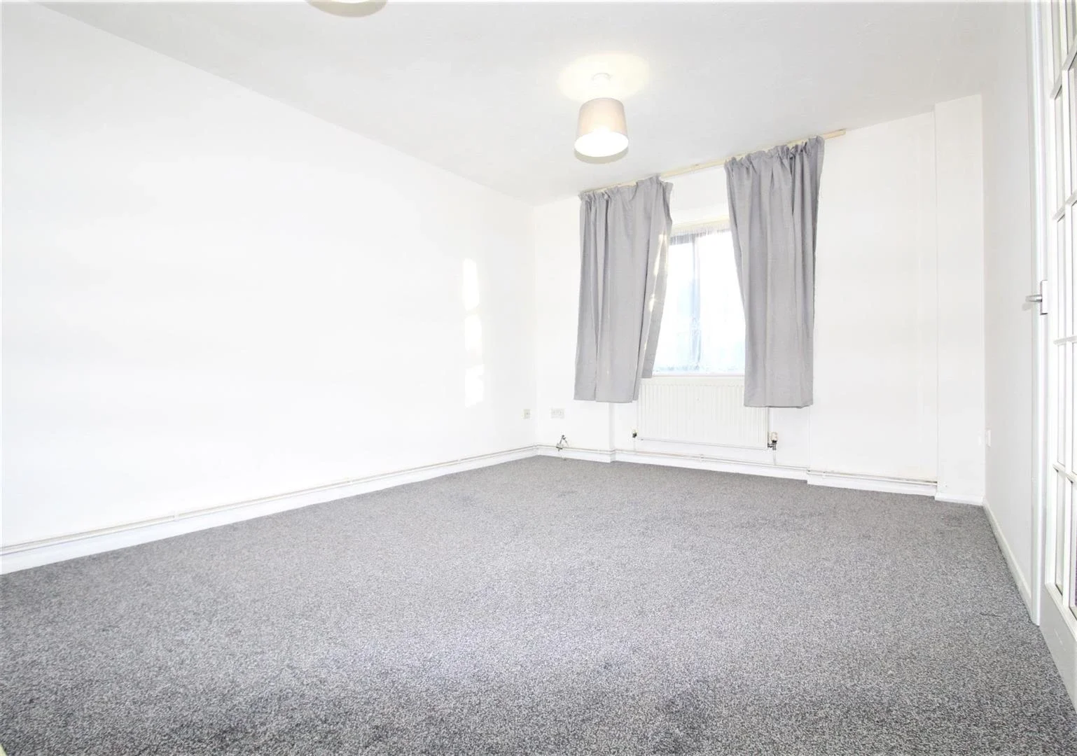 Flat Chase Road in Greater London