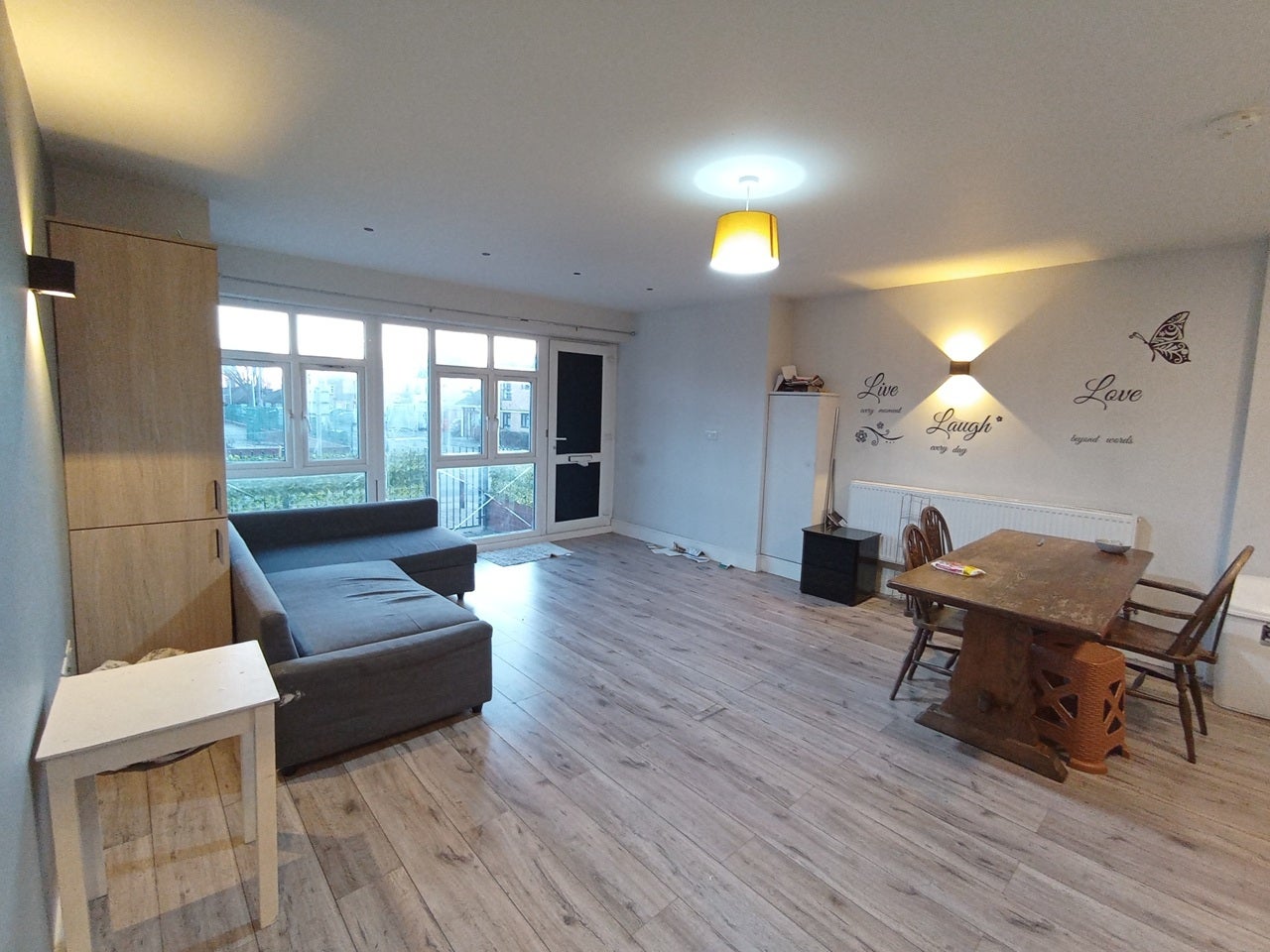 Flat Hornchurch Road in Greater London