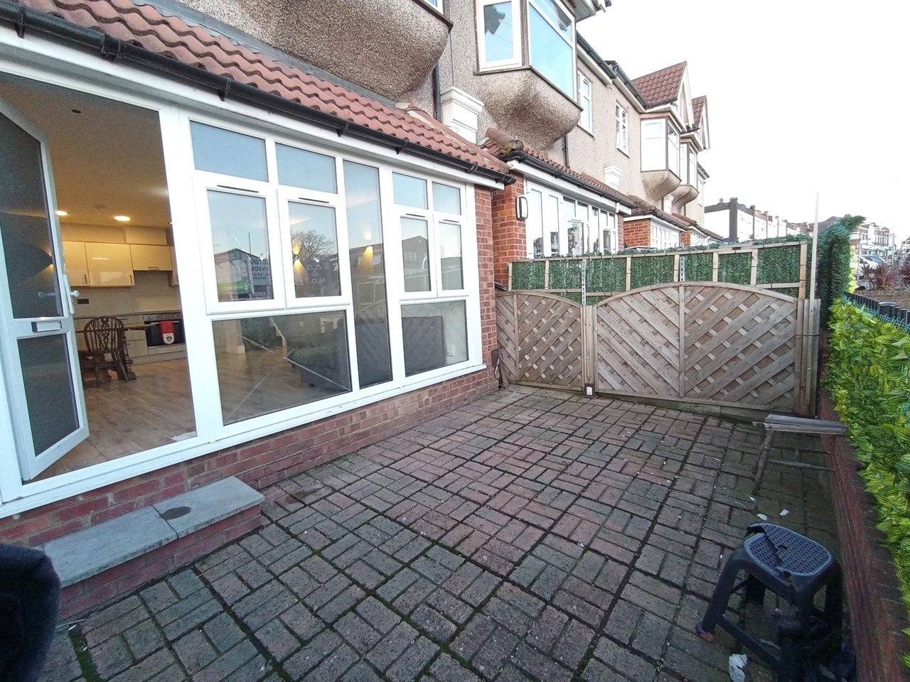 Flat Hornchurch Road in Greater London