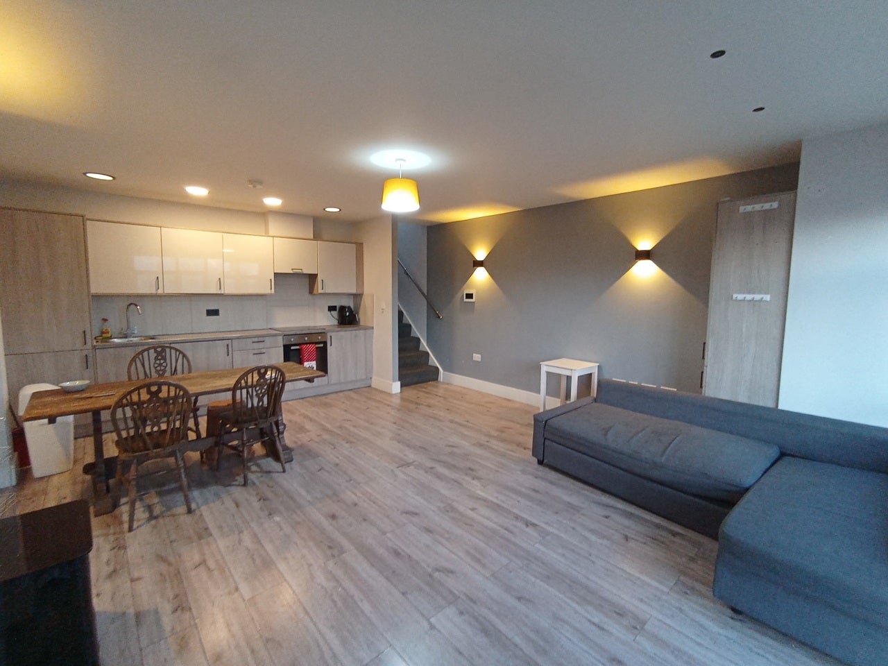 Flat Hornchurch Road in Greater London