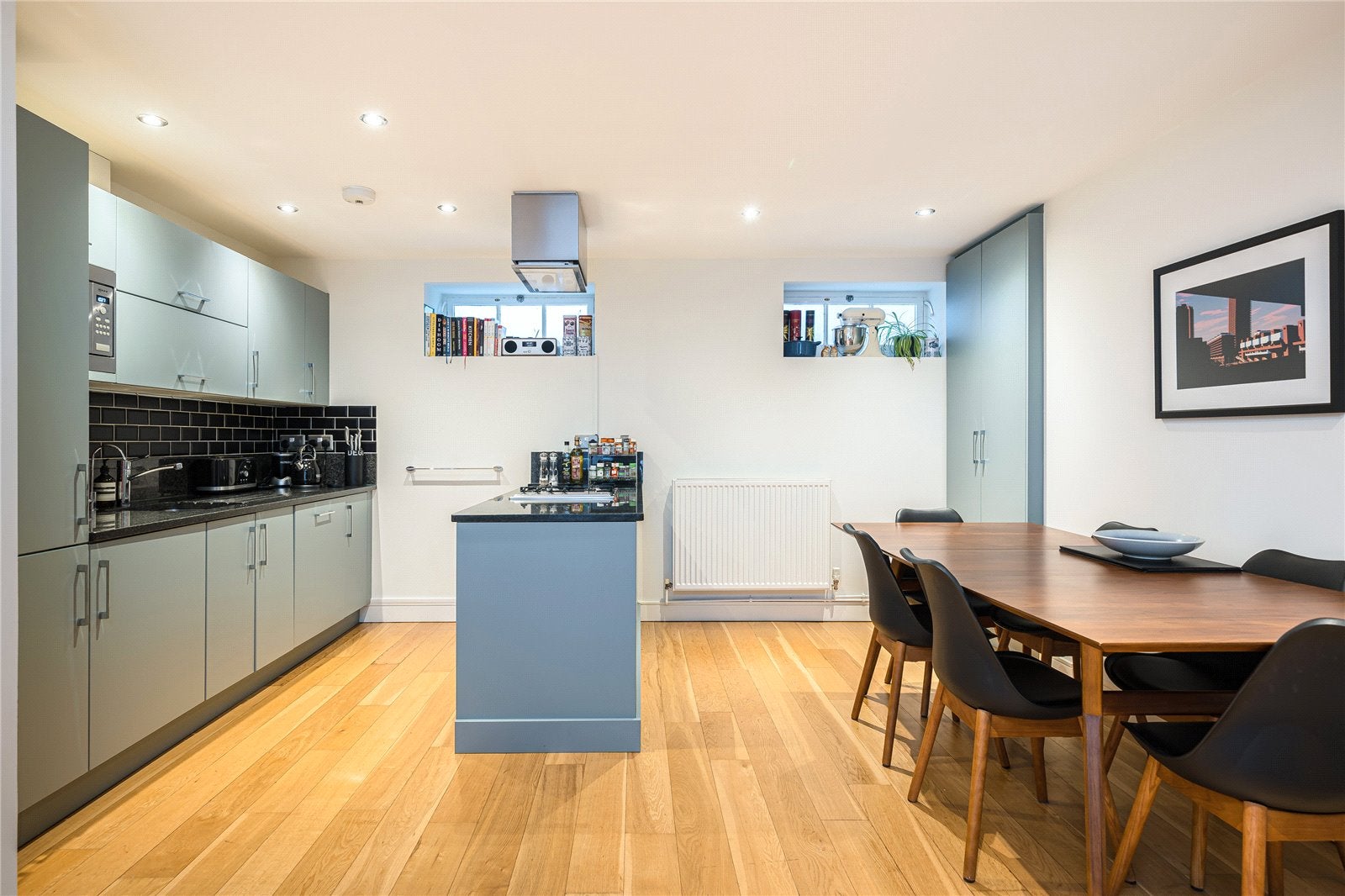 Flat Kennington Road in Greater London