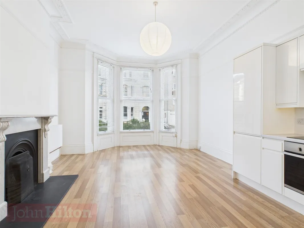 Flat Leopold Road in Brighton