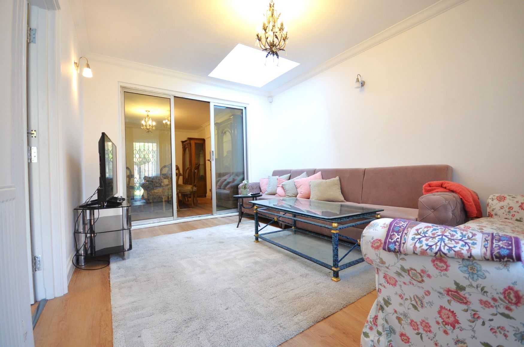 House Bowes Road in Greater London