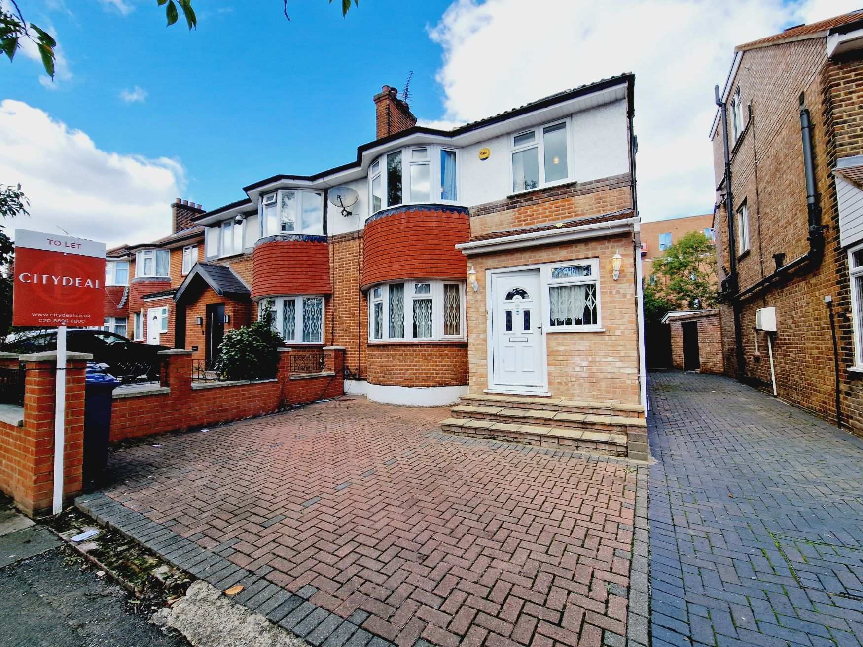 House Bowes Road in Greater London