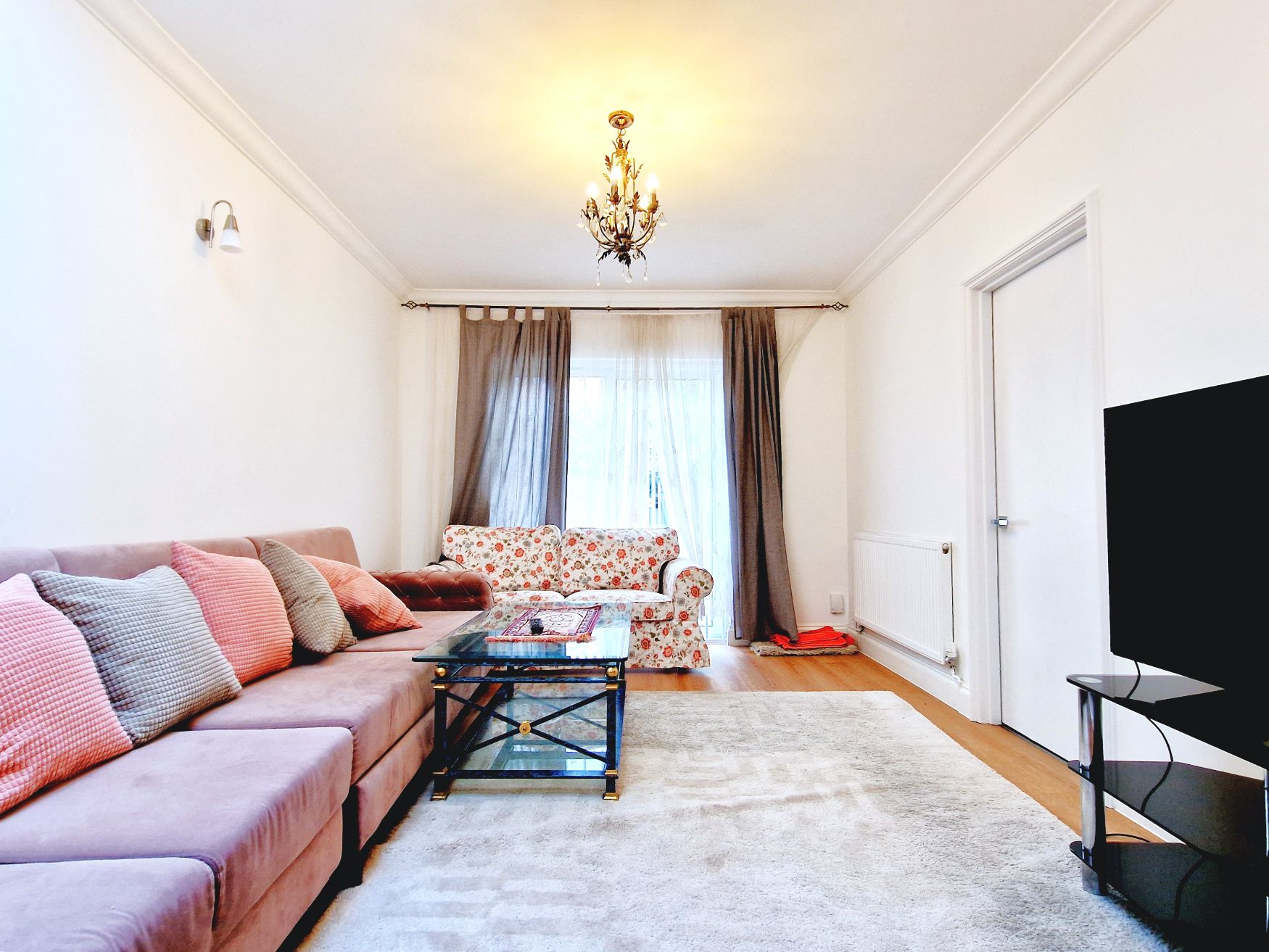 House Bowes Road in Greater London