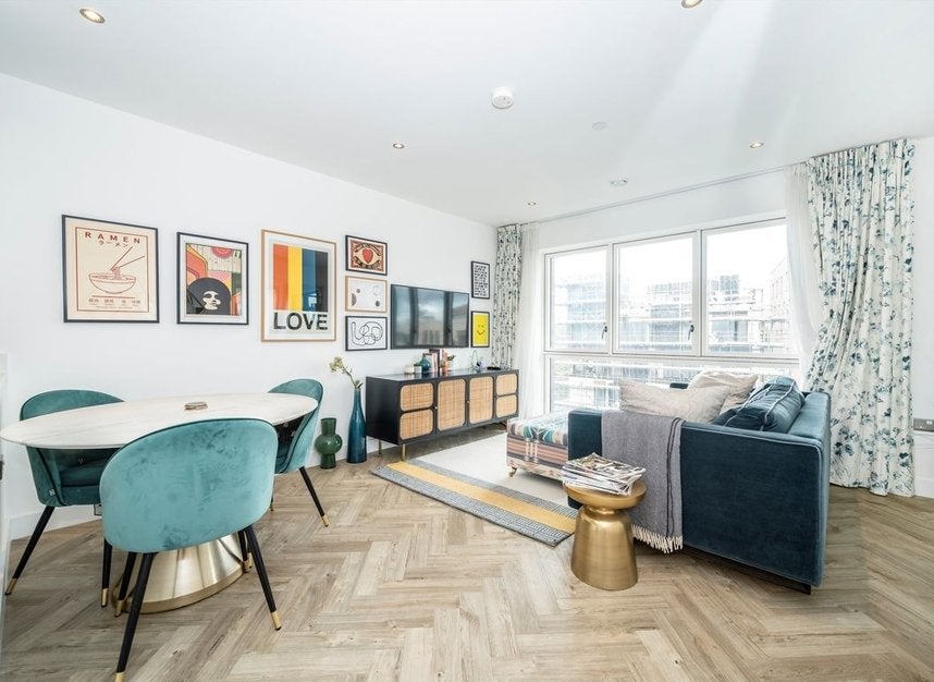 Flat Wansbeck Road in Greater London