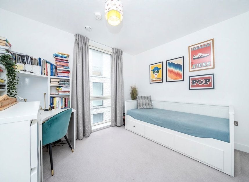 Flat Wansbeck Road in Greater London