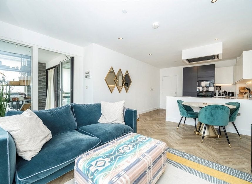 Flat Wansbeck Road in Greater London