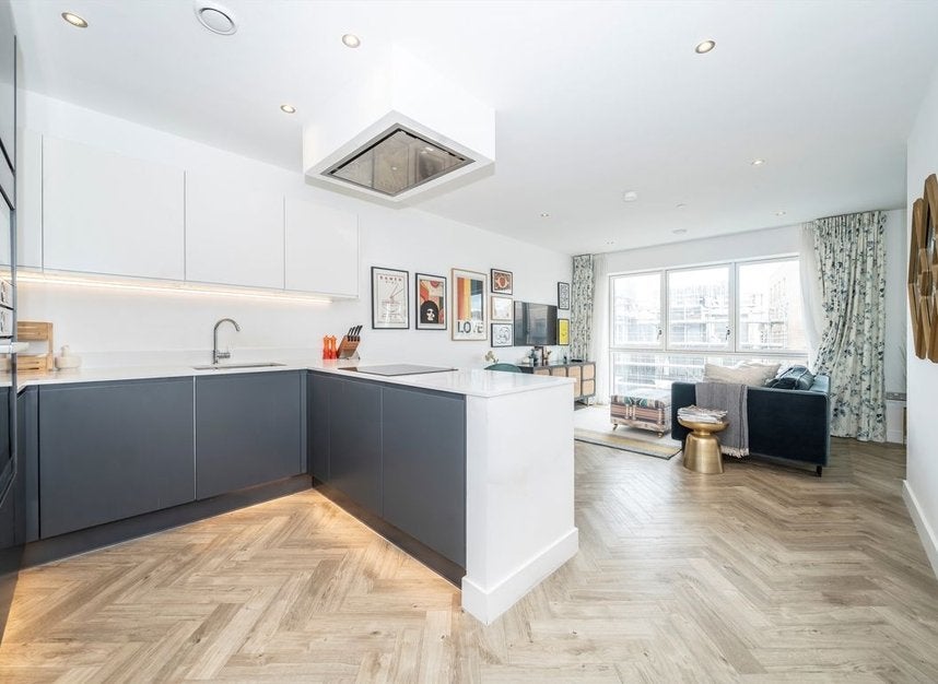 Flat Wansbeck Road in Greater London