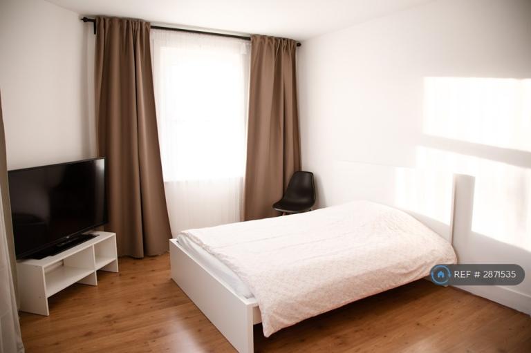 Room Albert Road in Greater London