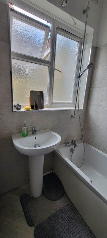 Room Addiscombe Road in Greater London