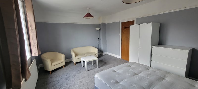 Room Addiscombe Road in Greater London