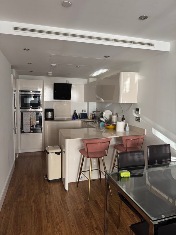 Room Alie Street in Greater London