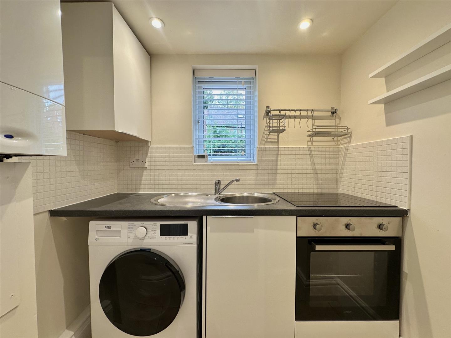 Flat Belfield Road in Manchester