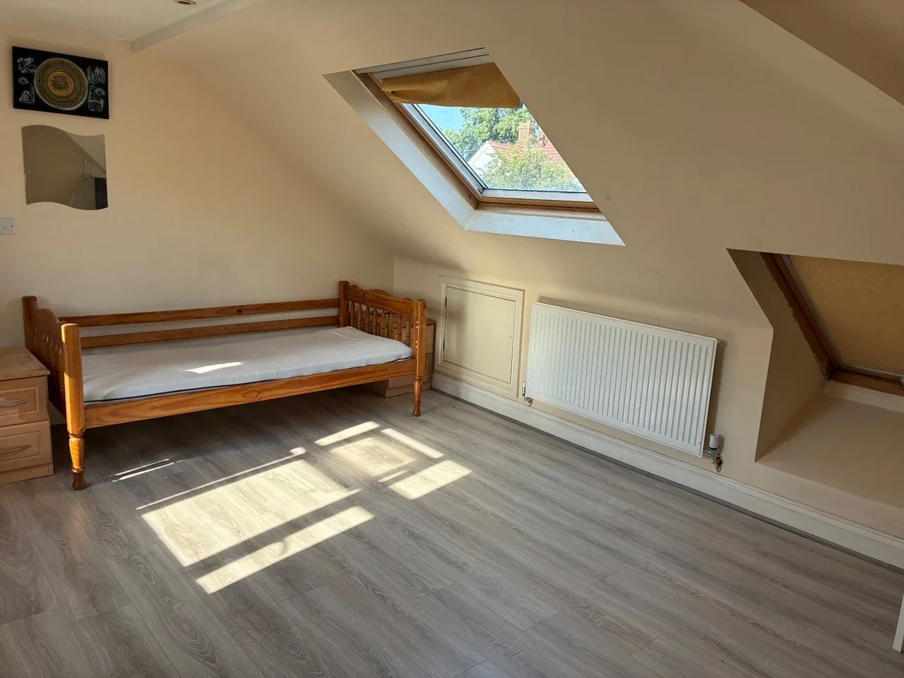 Room Rochester Avenue in Greater London