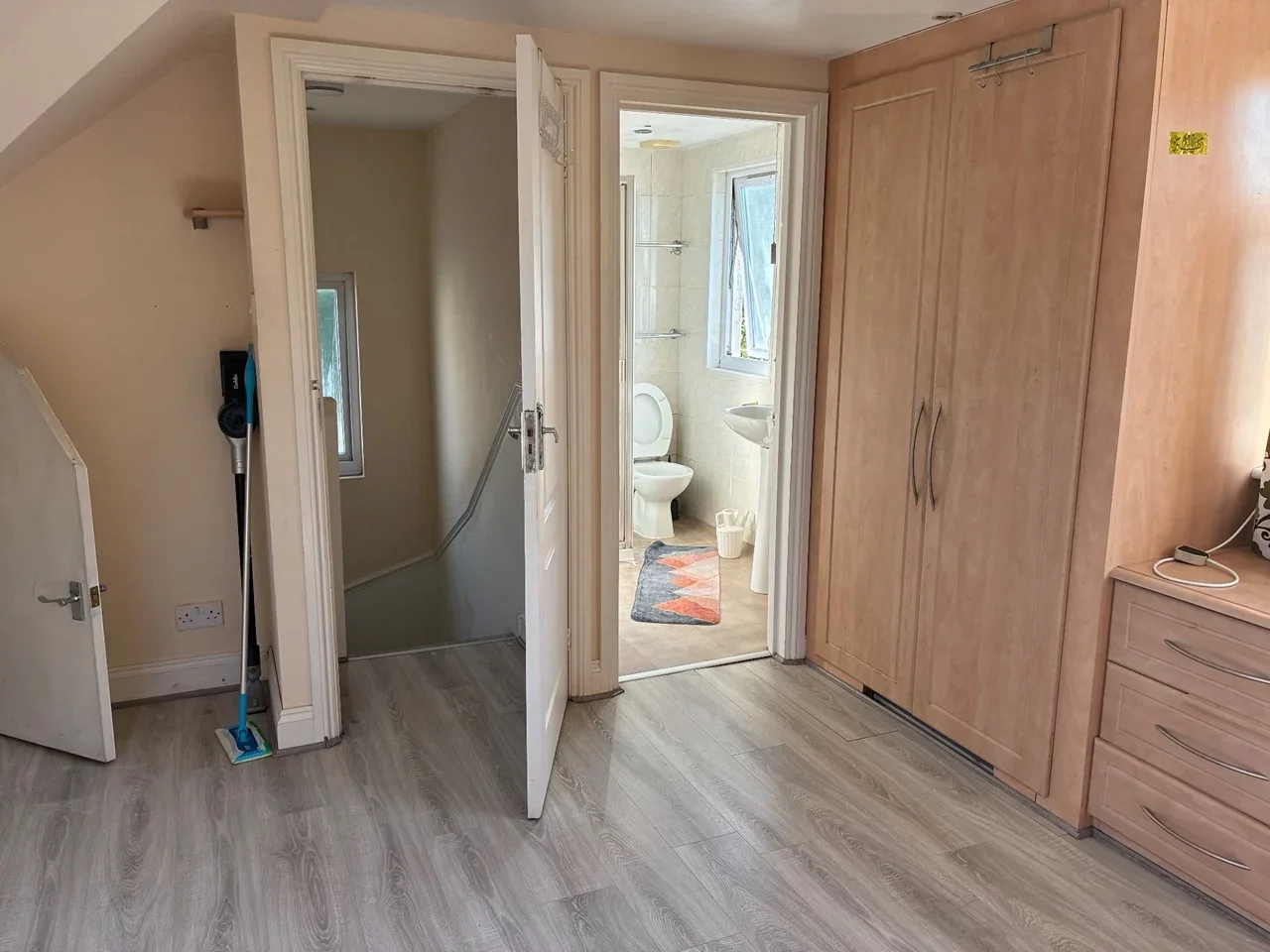 Room Rochester Avenue in Greater London
