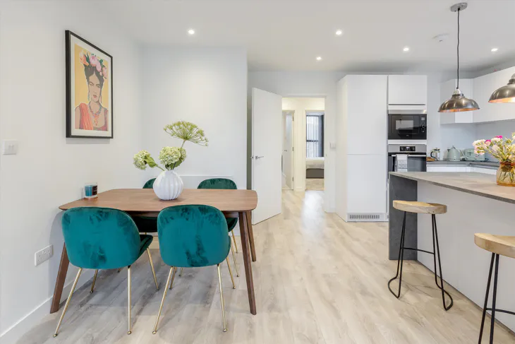 Flat Grange Road in Greater London
