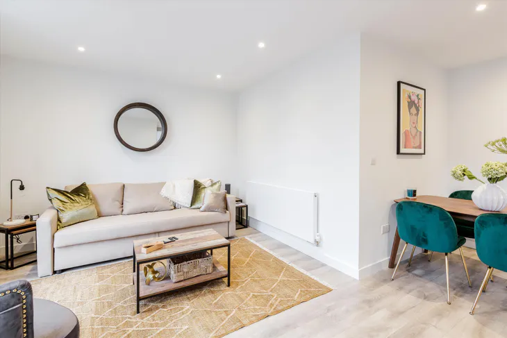 Flat Grange Road in Greater London