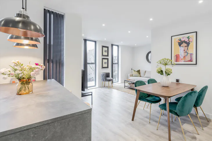 Flat Grange Road in Greater London