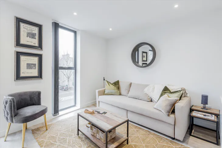 Flat Grange Road in Greater London