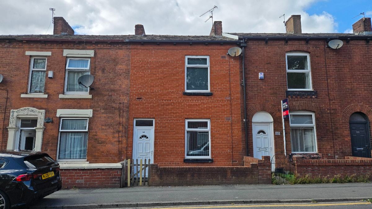 House Coalshaw Green Road in Chadderton