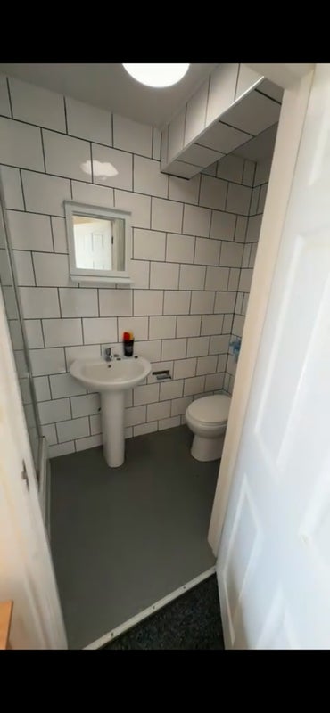 Room Richmond Road in Cardiff