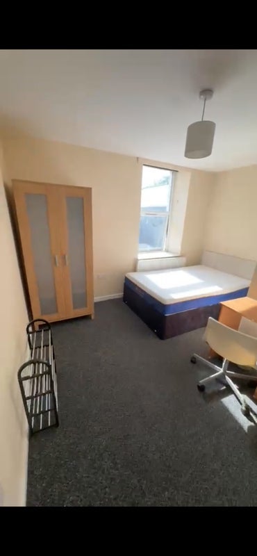 Room Richmond Road in Cardiff