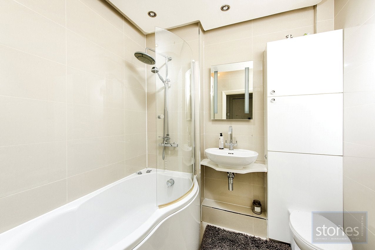 Flat Tudor Close in Greater London