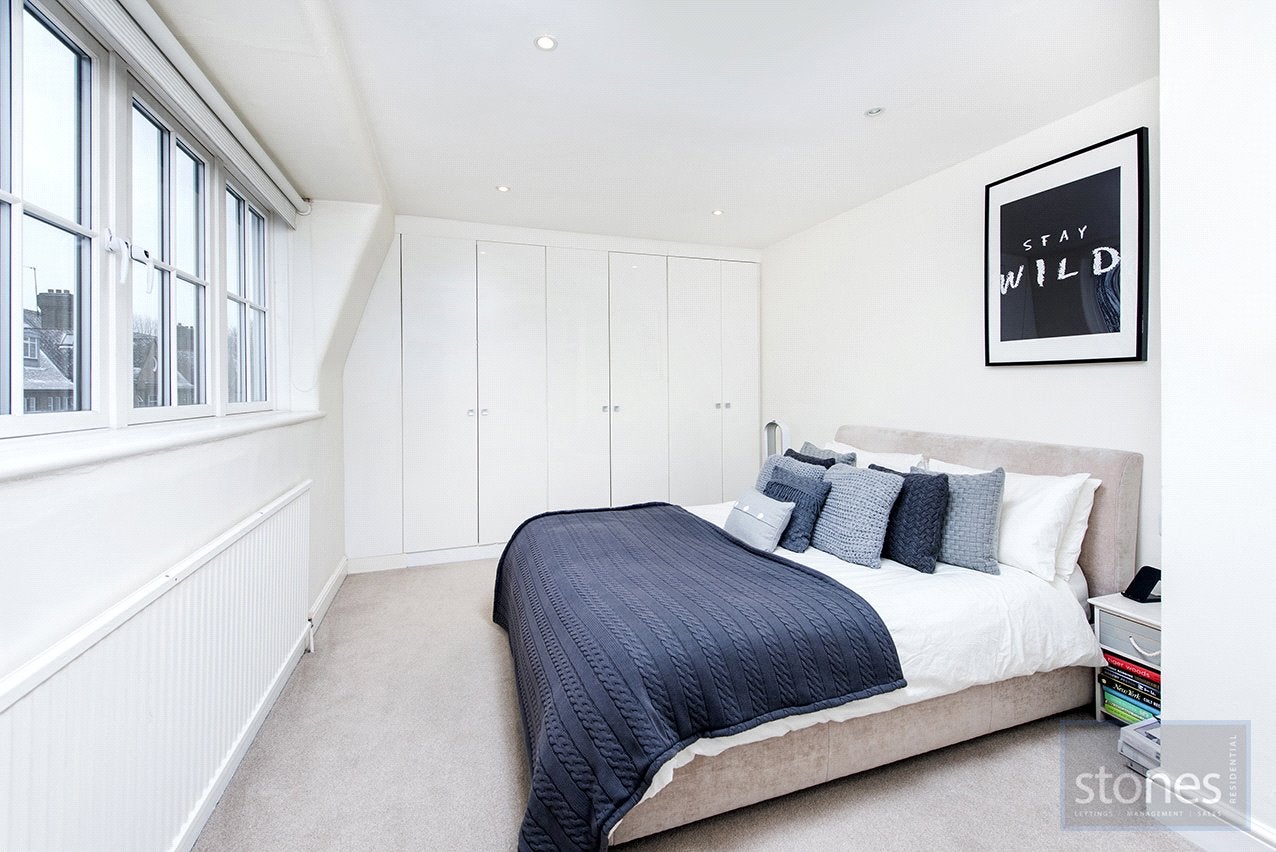Flat Tudor Close in Greater London