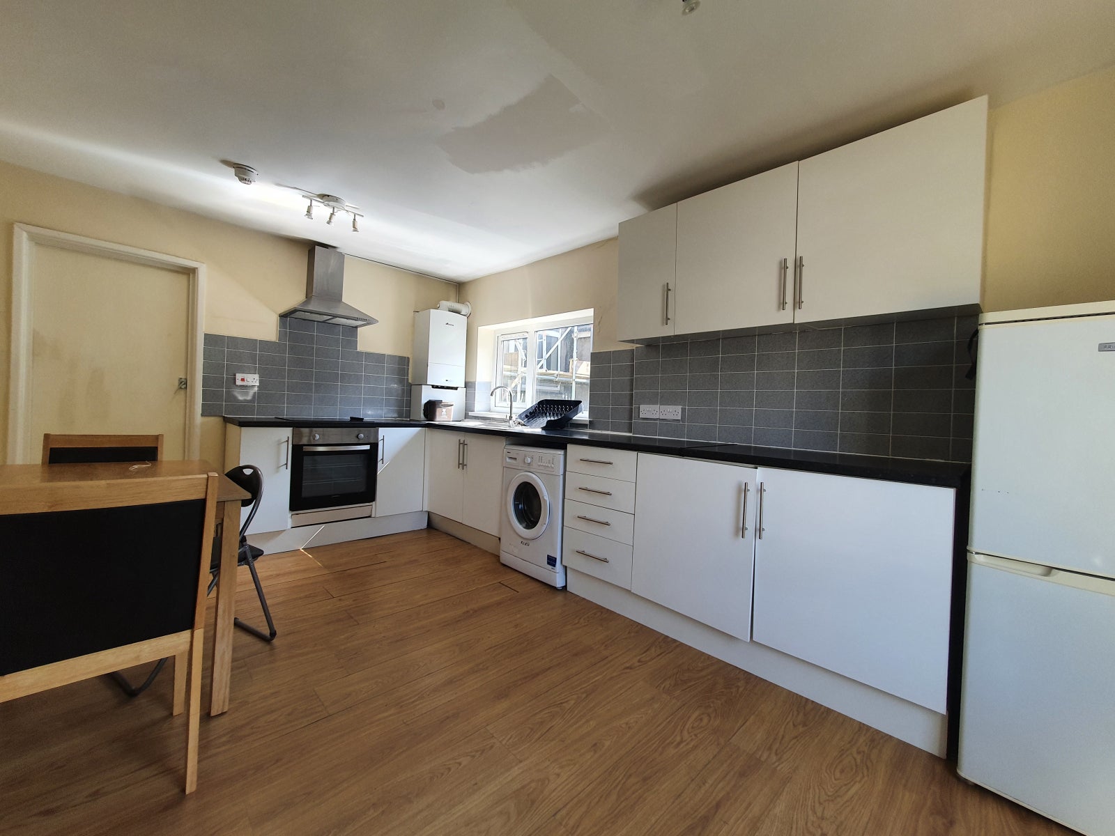 Flat Llanbleddian Gardens in Cardiff