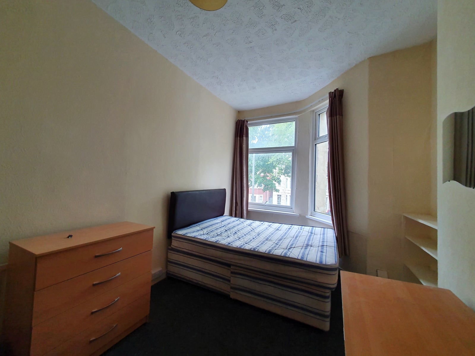 Flat Llanbleddian Gardens in Cardiff