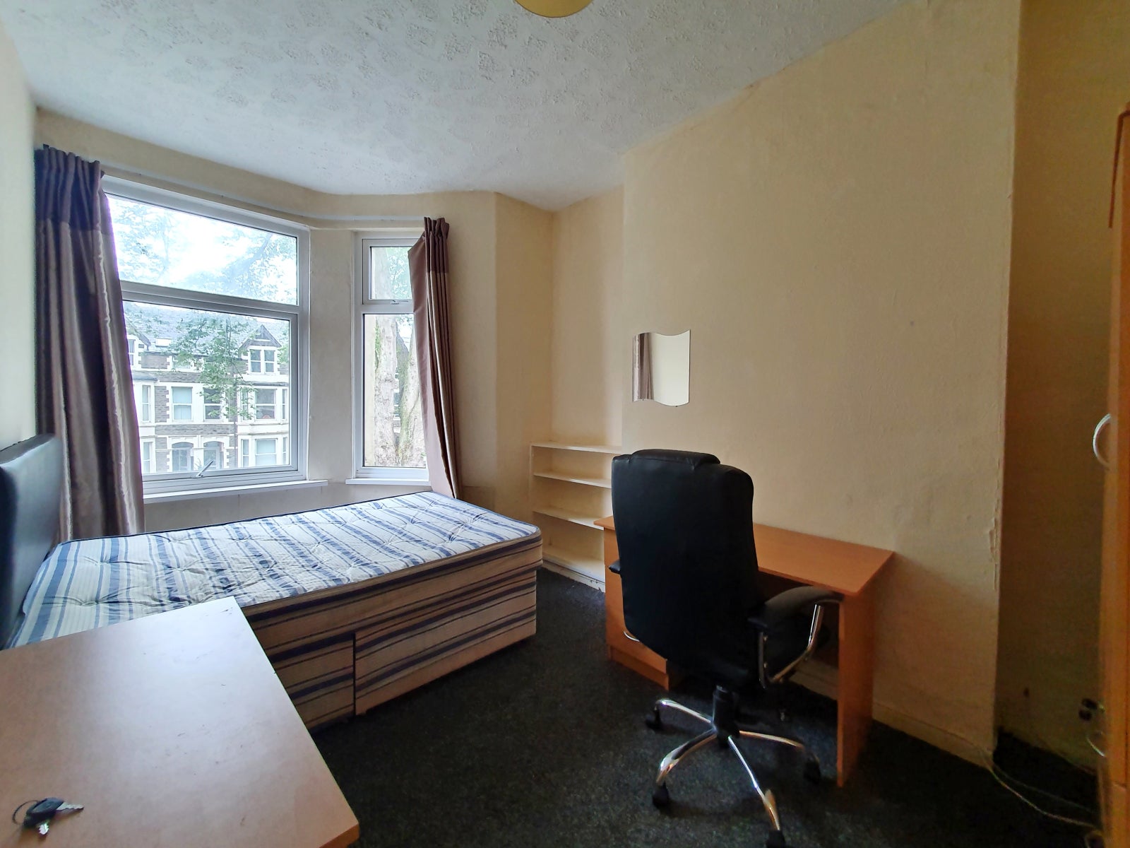 Flat Llanbleddian Gardens in Cardiff