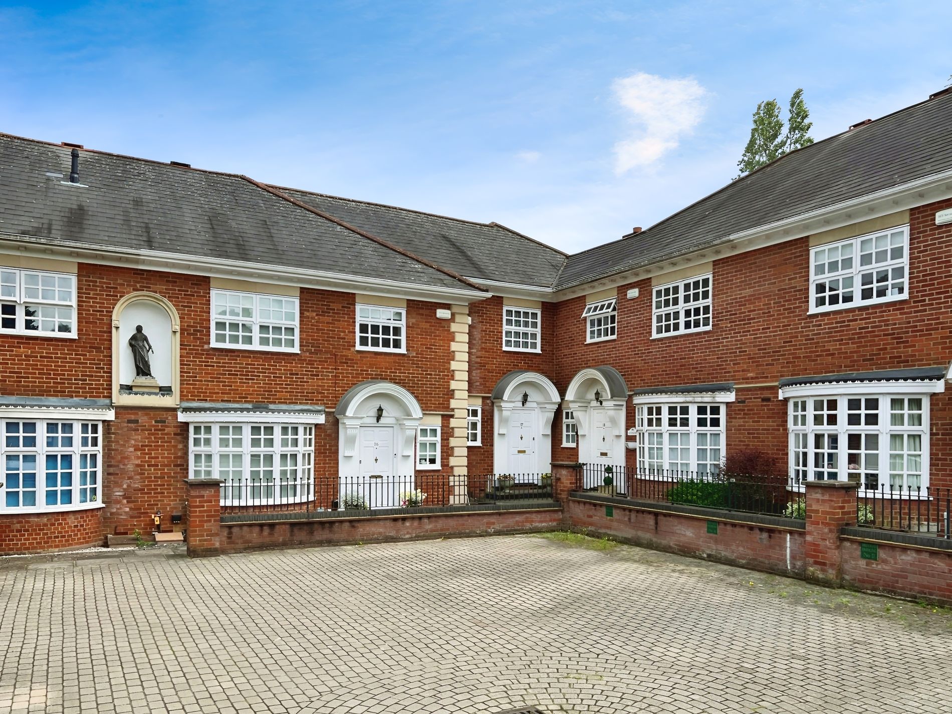 House The Chyne in Gerrards Cross