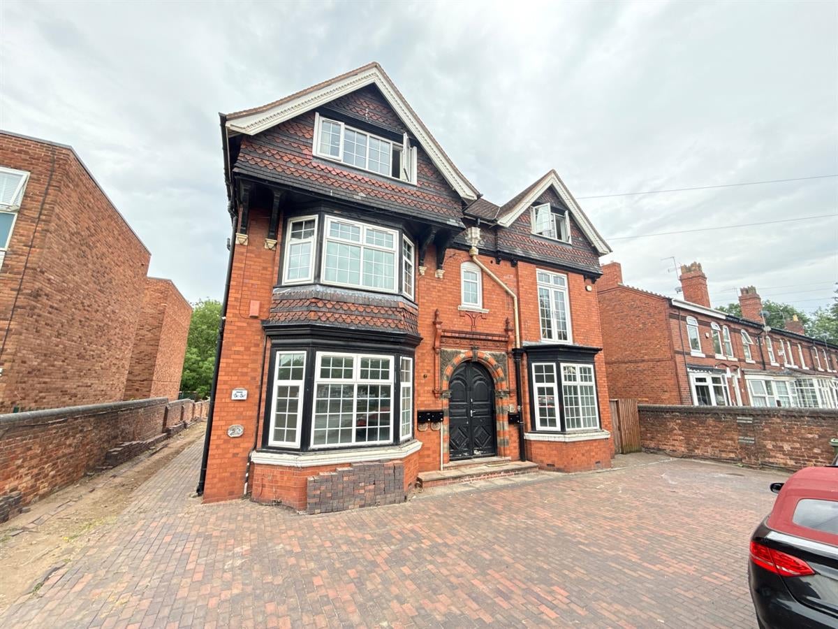 Flat Bescot Road in Darlaston