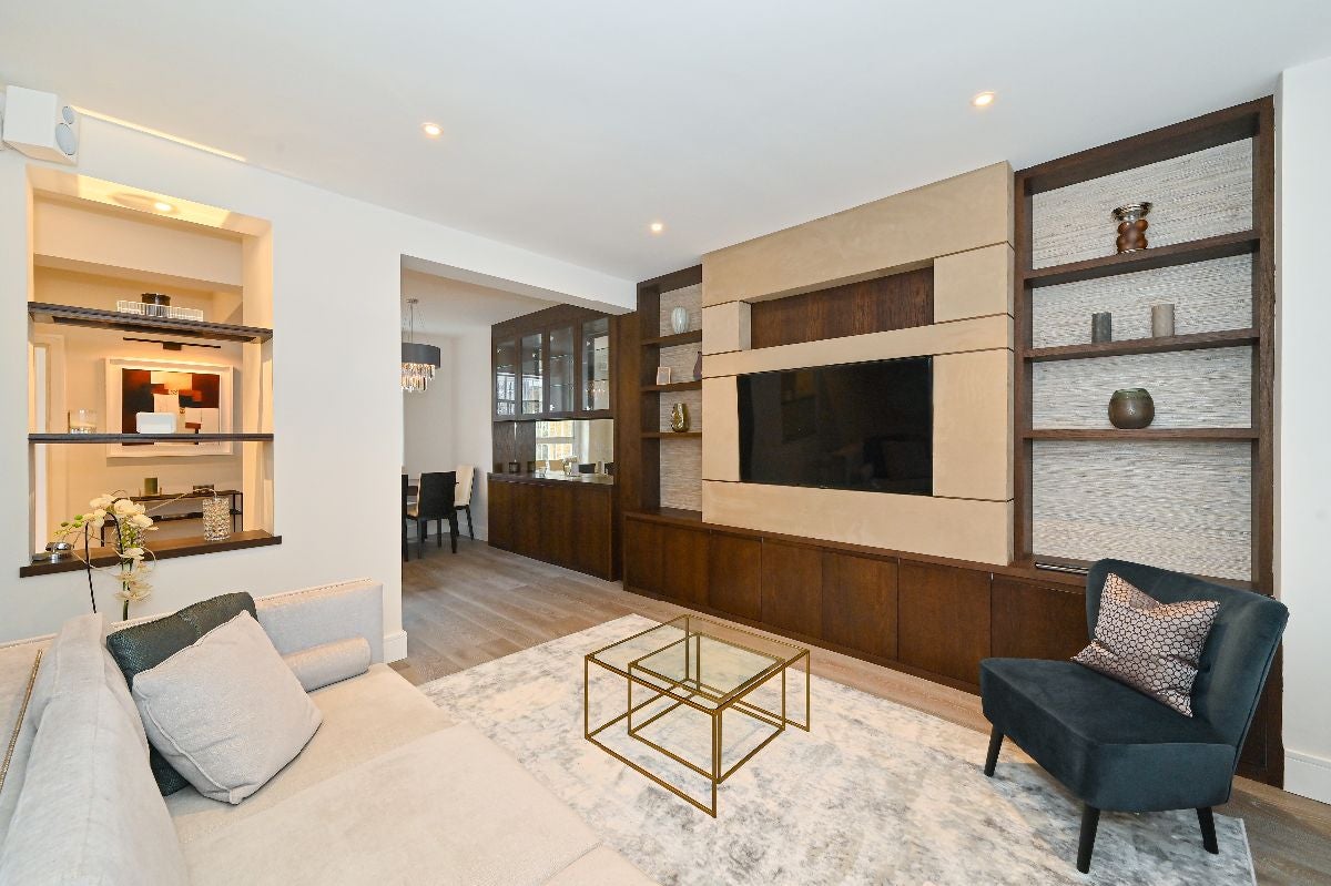 Flat Walton Street in Greater London