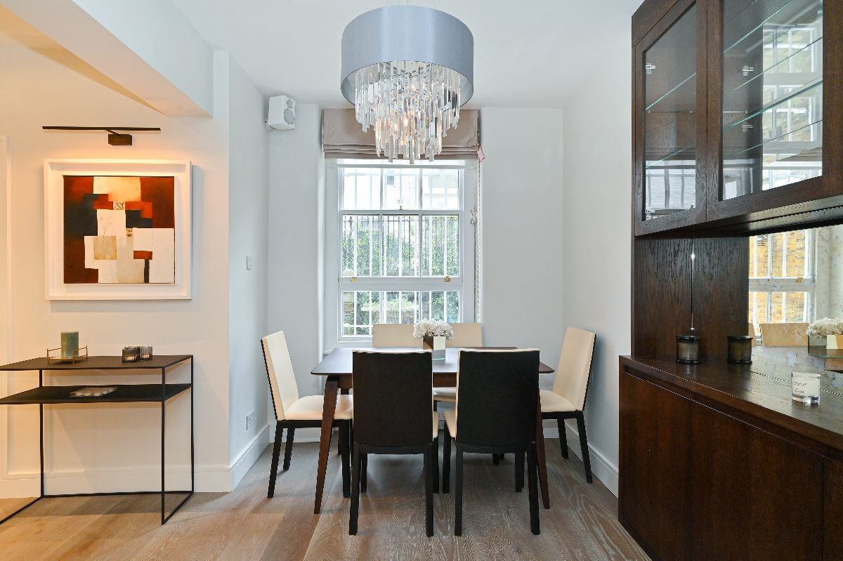 Flat Walton Street in Greater London