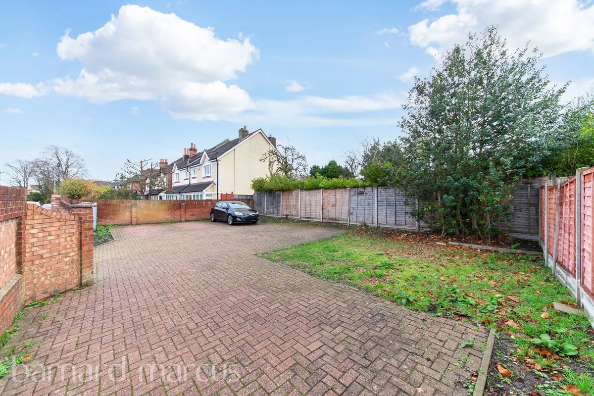 Flat Park Lane in Greater London