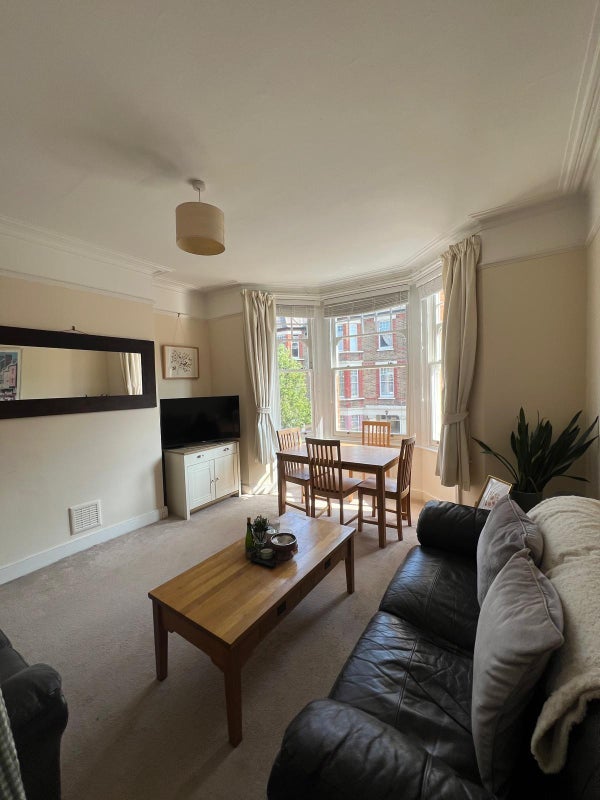 Room Edgeley Road in Greater London